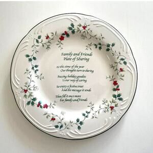 Pfaltzgraff Winterberry Family and Friends‎ Plate